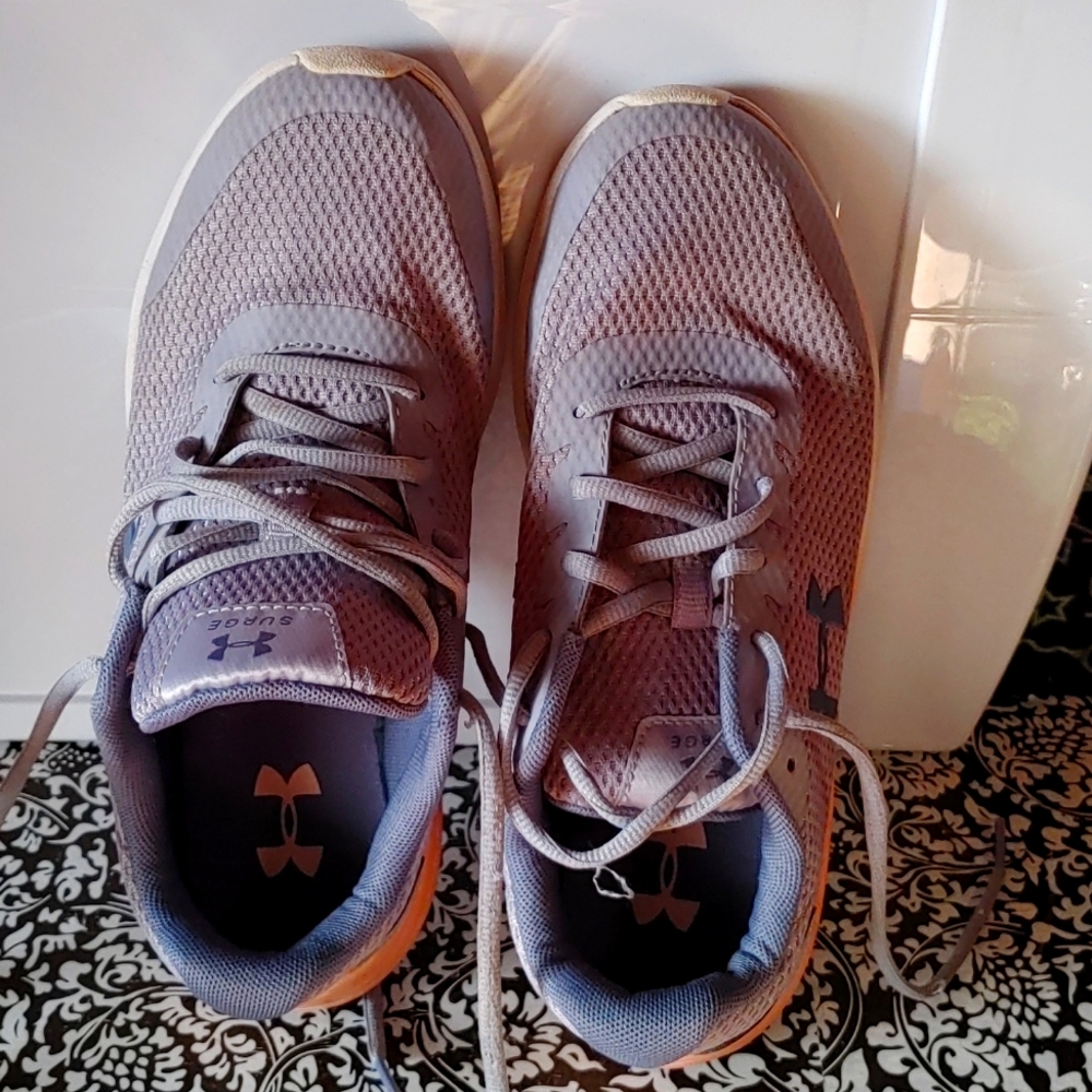 Under Armour Youth tennis shoes